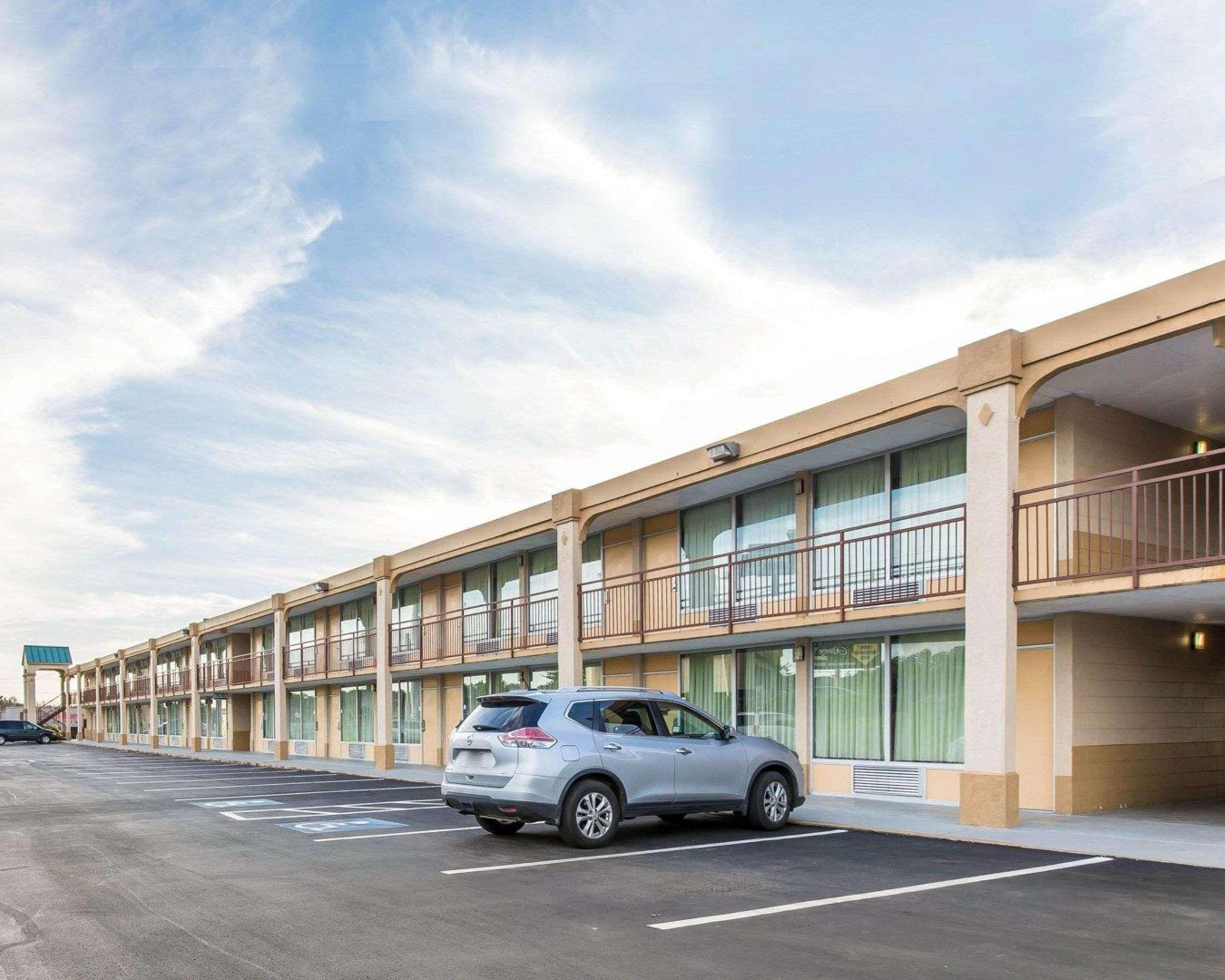 Econo Lodge Calhoun Εξωτερικό φωτογραφία